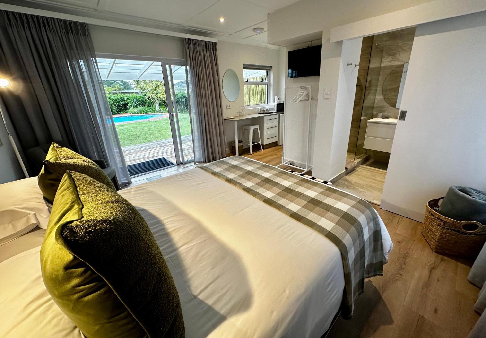 Whispering Oaks Guest House Джордж Екстериор снимка